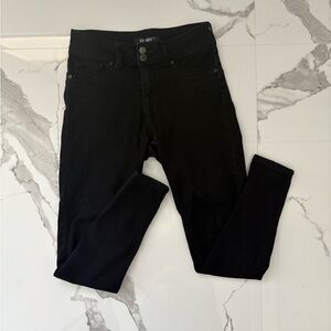 High-Rise Skinny Jeans in Black